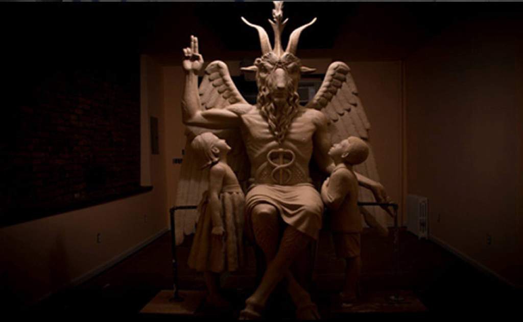 En una ceremonia secreta, presentaron la estatua del Diablo | Internacionales