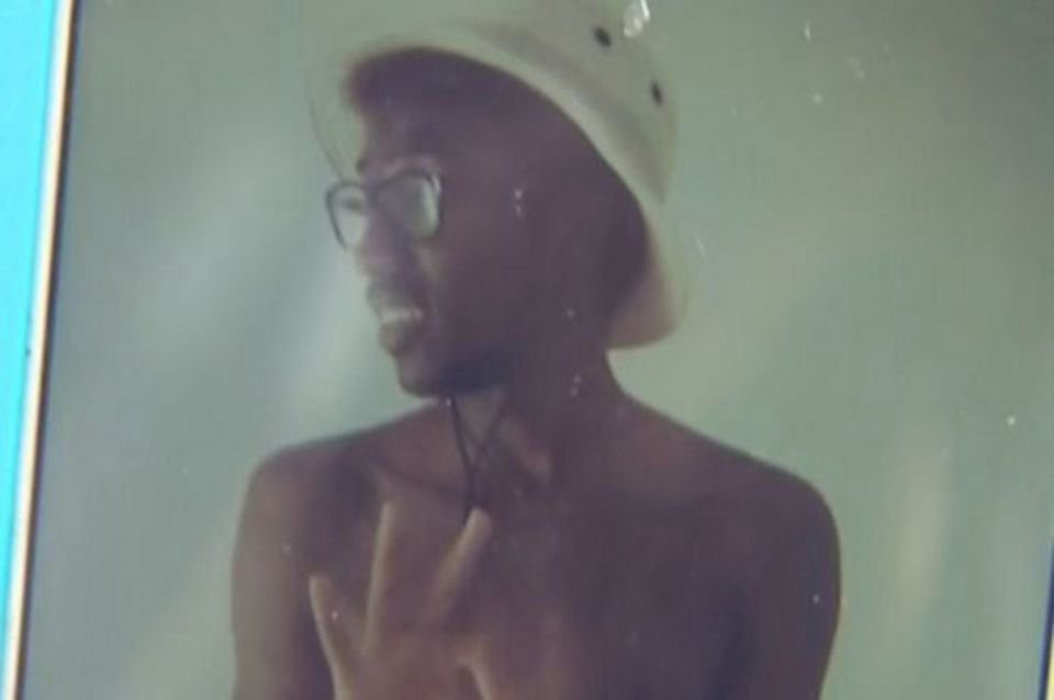 Se quiso sacar una "selfie" con un arma y se mató por accidente | Internacionales