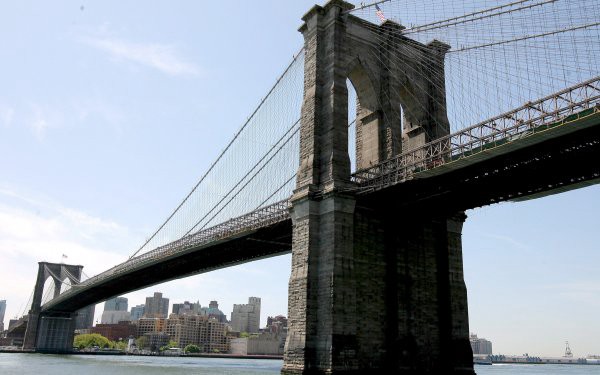Detuvieron a un argentino por querer escalar el Puente de Brooklyn | Internacionales
