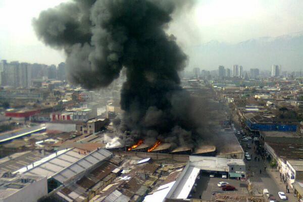 Santiago de Chile está cubierto de humo y hedor por incendio en vertedero de basura | Internacionales