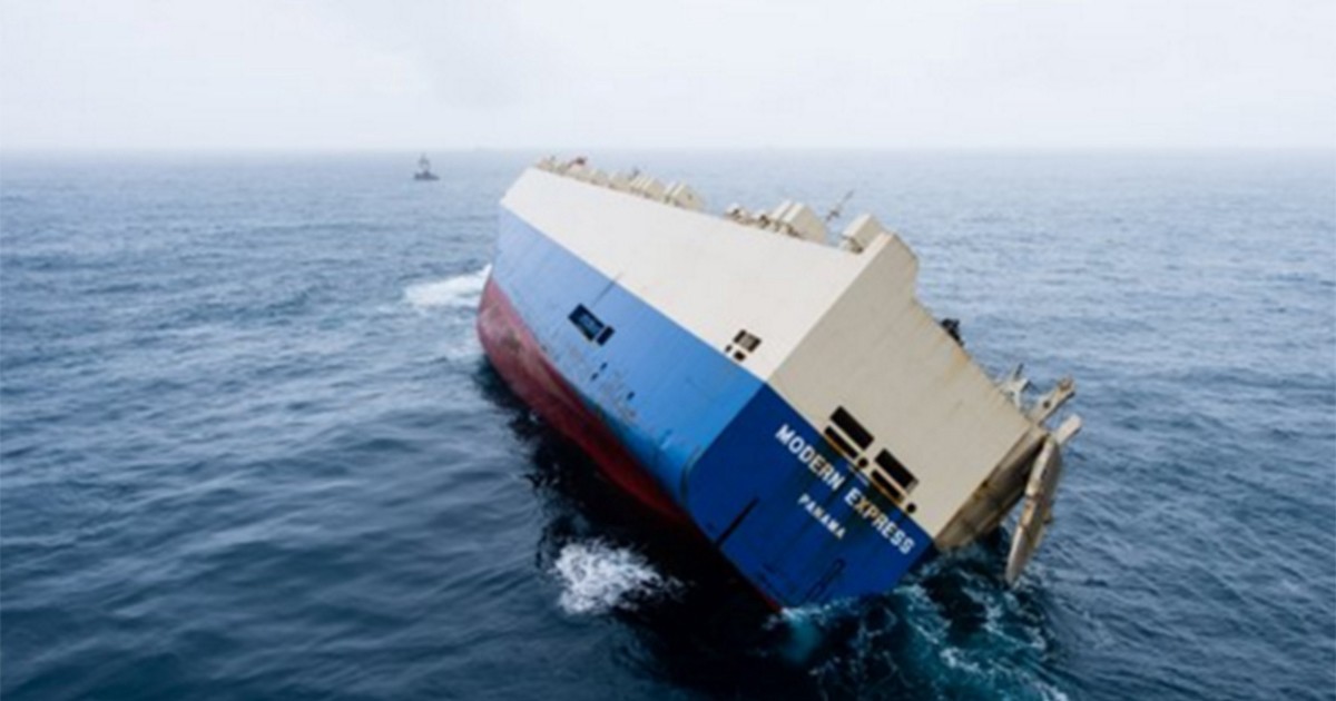 Impresionante rescate de un buque de carga a la deriva | Internacionales