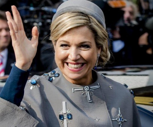 Polémica en Alemania: acusan a la reina Máxima de usar un tapado con símbolos nazis | Internacionales