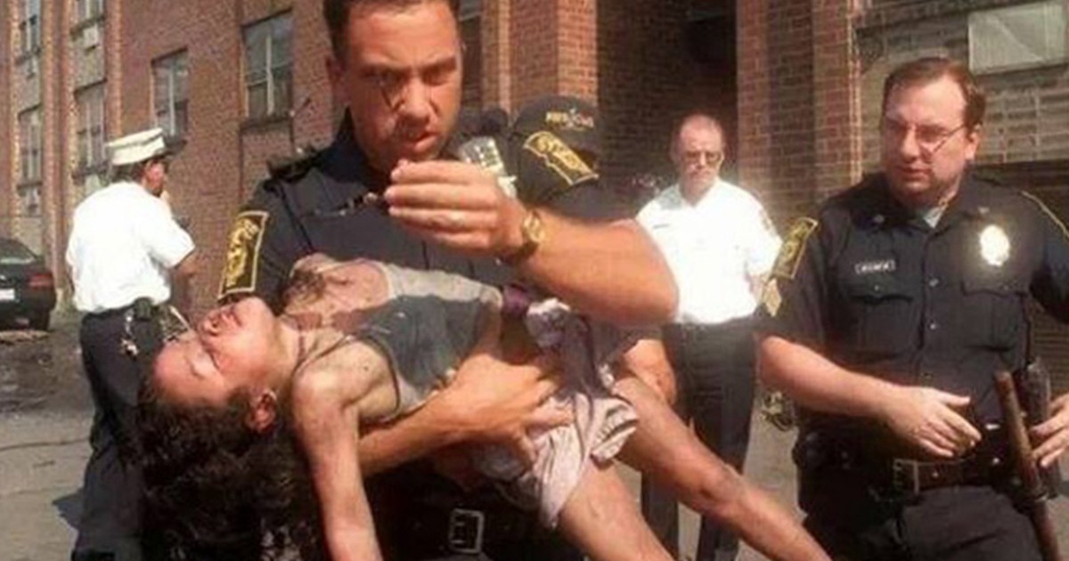 Le salvó la vida cuando era una nena y 18 años después estuvo en su graduación | Internacionales