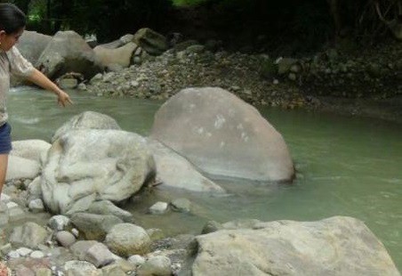 Miss Perú realizaba una sesión de fotos en un río y encontró una pierna humana | Internacionales