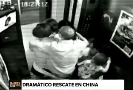 Dramático rescate de un grupo de rehenes en China | Internacionales