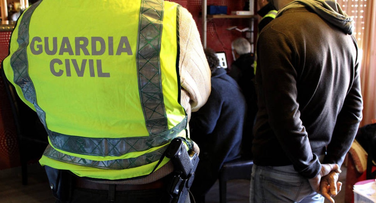 Sanción a un guardia civil que mandó por WhatsApp la foto de un preso muerto | Internacionales