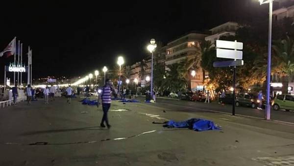 Niza: la historia del joven que murió al proteger a su mujer embarazada | Internacionales