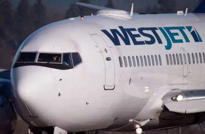 Un avión comercial canadiense cambia de rumbo tras recibir una amenaza | Internacionales