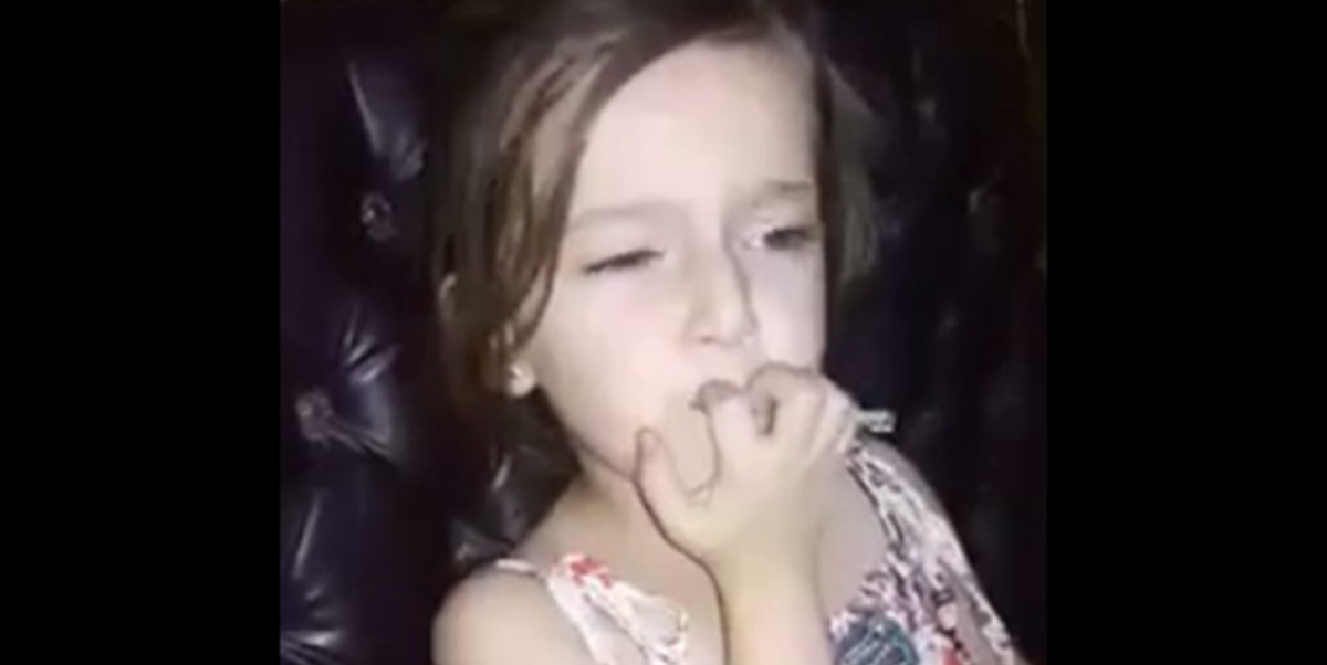 La bomba que interrumpe la canción de una nena en Siria | Internacionales