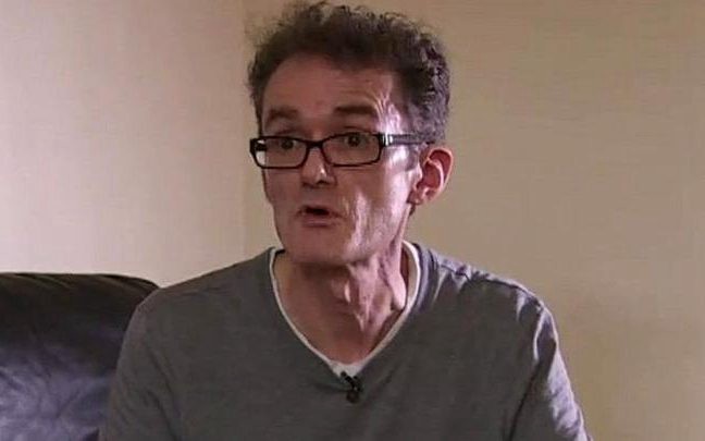 Un inglés se opera a sí mismo por temor a morir esperando un turno | Internacionales