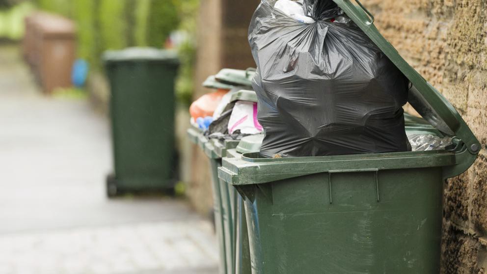 Condenaron a prisión a maestra que metió a un alumno en un tacho de basura | Internacionales