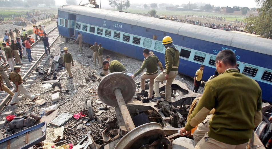 Tragedia en la India: más de 100 muertos en un accidente de tren | Internacionales