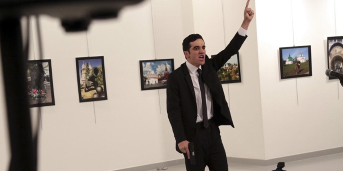 El escalofriante relato del fotógrafo que capturó el asesinato del embajador ruso | Internacionales