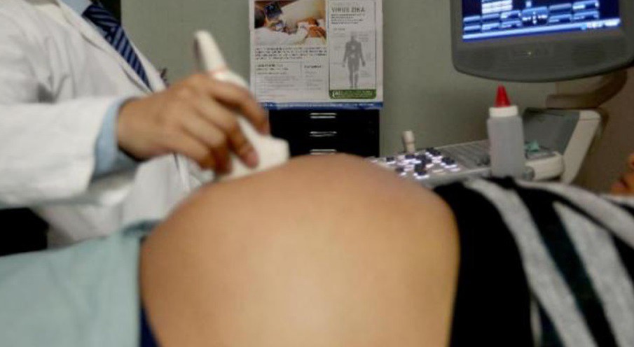 Mujer de 67 años dio a luz a su nieta mediante gestación subrogada | Internacionales