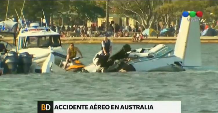 Un piloto realizó una trágica maniobra y se estrelló frente a 300 mil personas | Internacionales