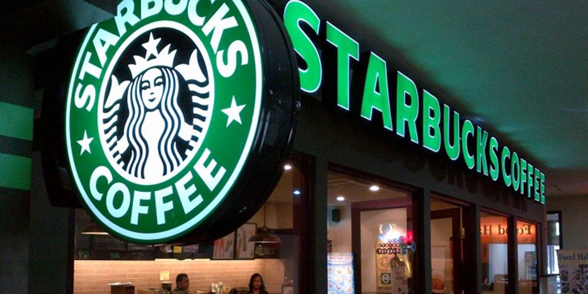 Starbucks contratará a 10.000 refugiados como respuesta a Donald Trump | Internacionales