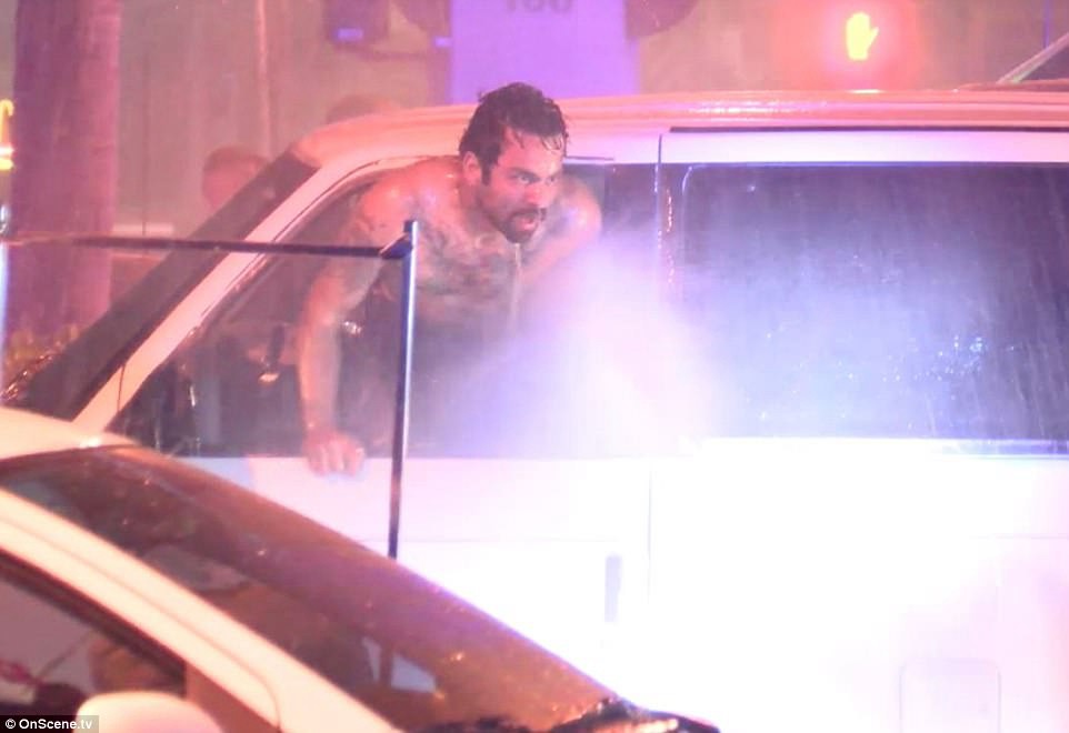 Video: policías salvan a un hombre que intentaba quitarse la vida y luego lo matan de un disparo | Internacionales