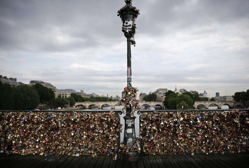 París: subastaron los "candados del amor" a beneficio de los refugiados | Internacionales