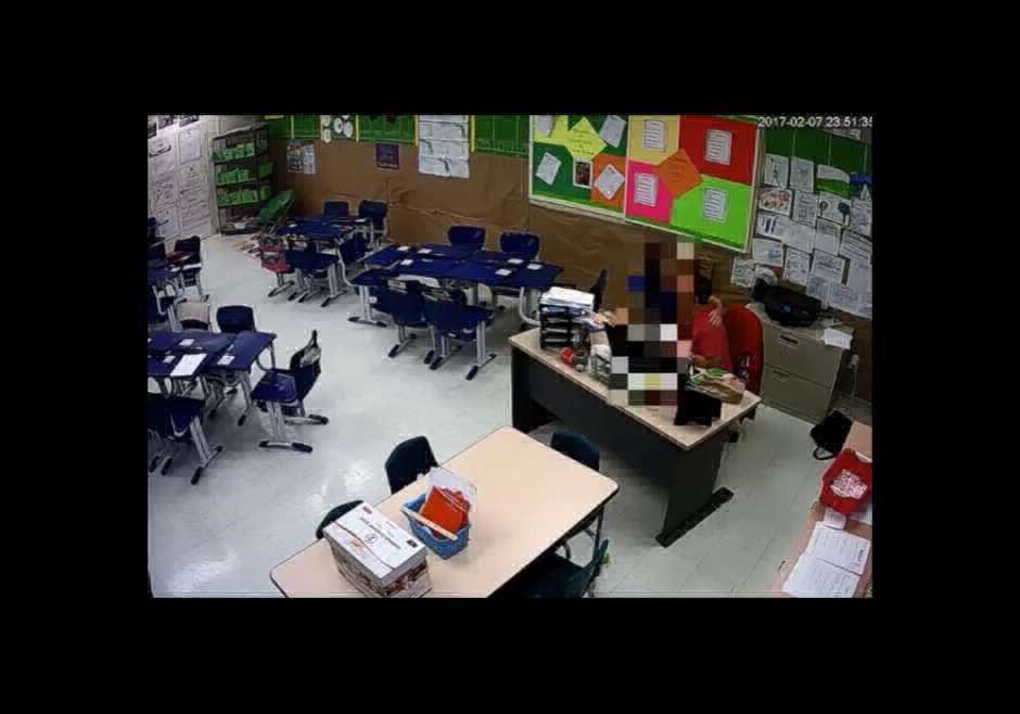 Video captó a un profesor dándole un beso en la boca a un nene de 10 años | Internacionales
