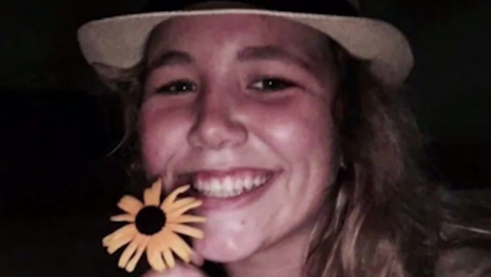 Un conductor es condenado a llevar la foto de la joven que murió en un accidente que él provocó | Internacionales