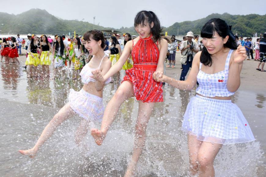 A seis años de la catástrofe núclear, reabrieron una playa de Fukushima | Internacionales