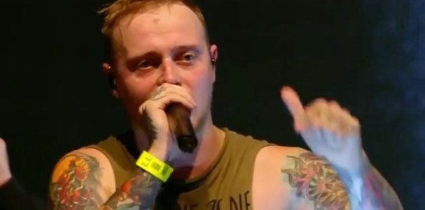 Un cantante frenó un concierto para denunciar una agresión sexual entre el público | Internacionales