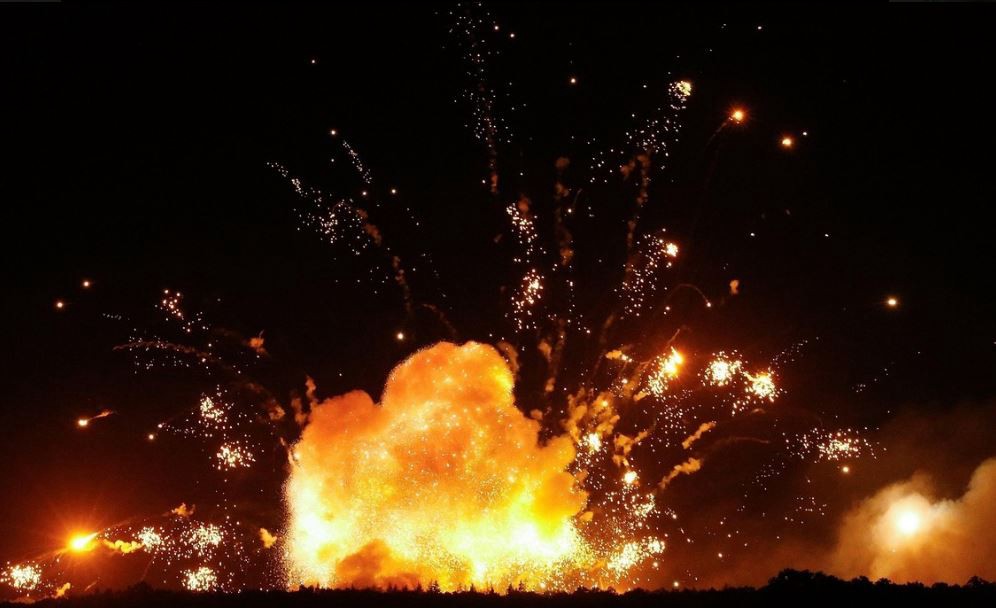 Impresionante explosión en un depósito de armas de Ucrania | Internacionales