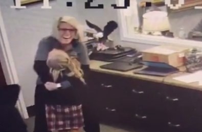 Video conmovedor: el momento que una nena de 11 años se entera que la van a adoptar | Internacionales