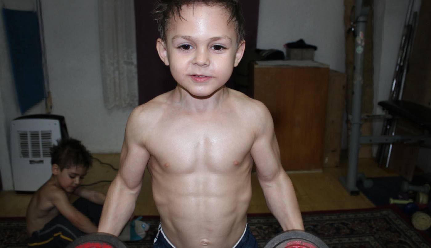 Polémica por el entrenamiento que sigue el "niño más fuerte del mundo" | Internacionales