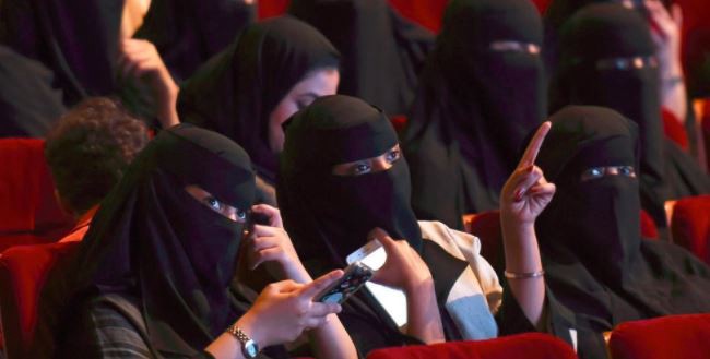 Arabia Saudí permitirá a las mujeres conducir motos y camiones a partir de 2018 | Internacionales