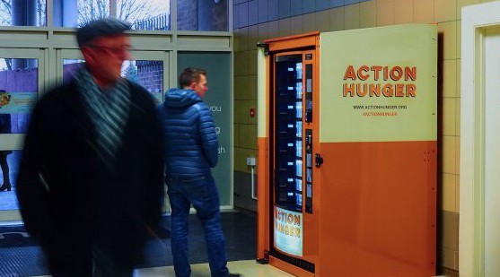 Colocan máquinas expendedoras para indigentes | Internacionales