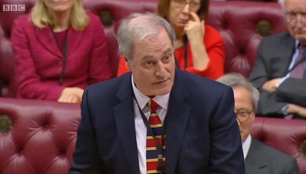 Un ministro británico presentó su renuncia luego de llegar dos minutos tarde al Parlamento | Internacionales