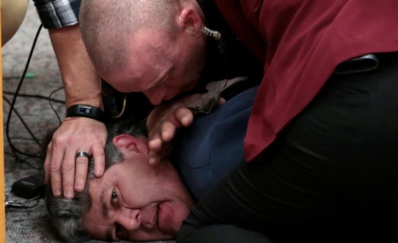 Estados Unidos: el padre que atacó al abusador de sus hijas en el momento que lo condenaban | Internacionales