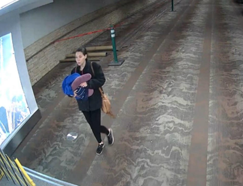 La extraña carta de la mujer que abandonó a su bebé recién nacido en un aeropuerto | Internacionales