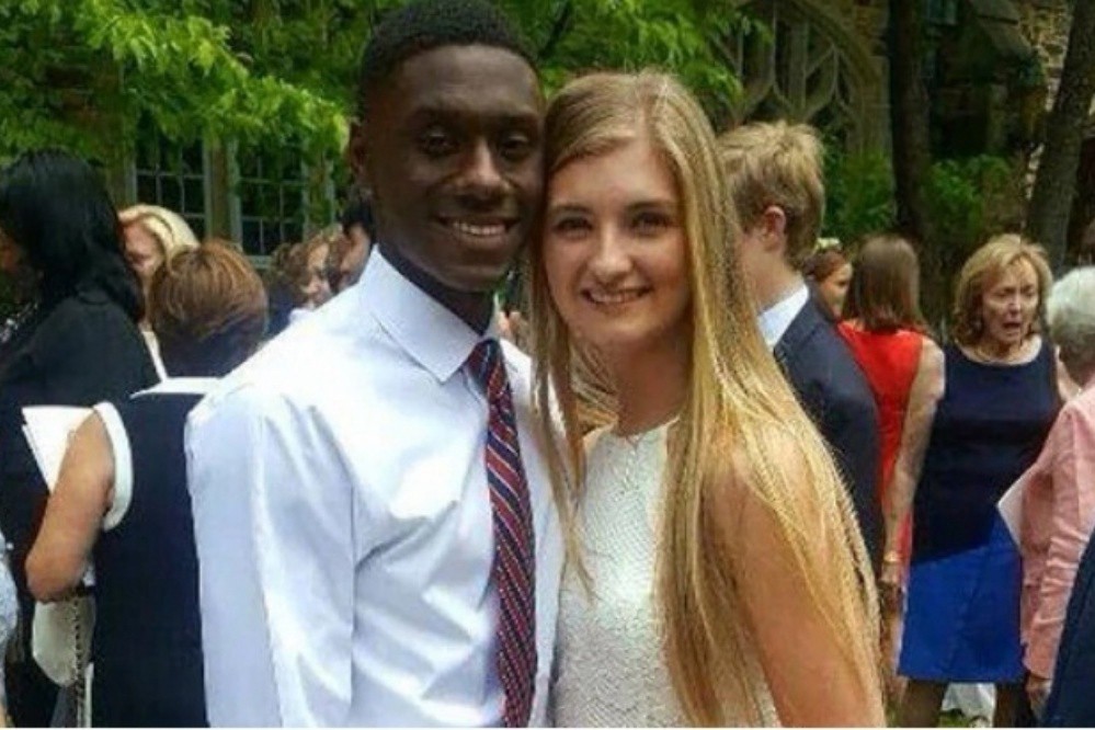 La historia de la chica que se puso de novia con un joven negro y su padre dejó de pagarle la universidad | Internacionales