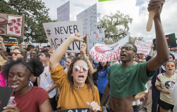 Los estudiantes sobrevivientes de la masacre de Florida se manifiestan contra las armas | Internacionales