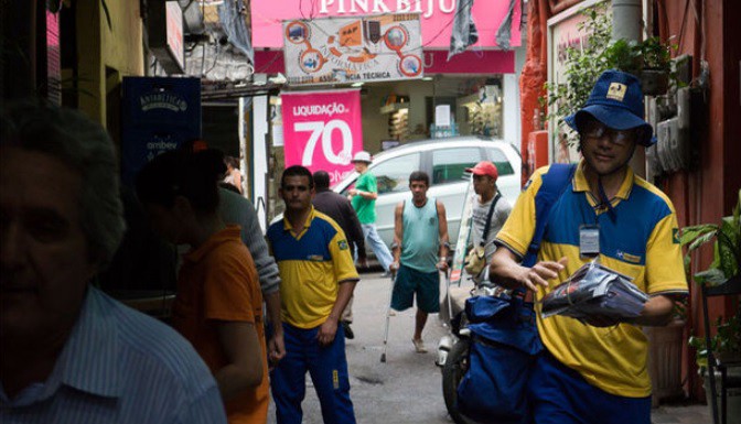 El correo cobrará una "tasa de violencia" para entregar encomiendas en Río de Janeiro | Internacionales