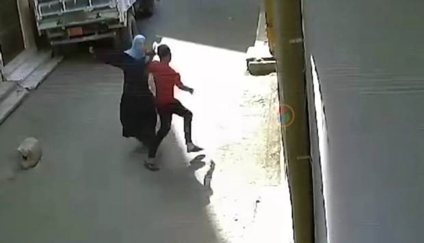 Video: la mujer egipcia que se defiende y se transformó en un símbolo contra el acoso callejero | Internacionales