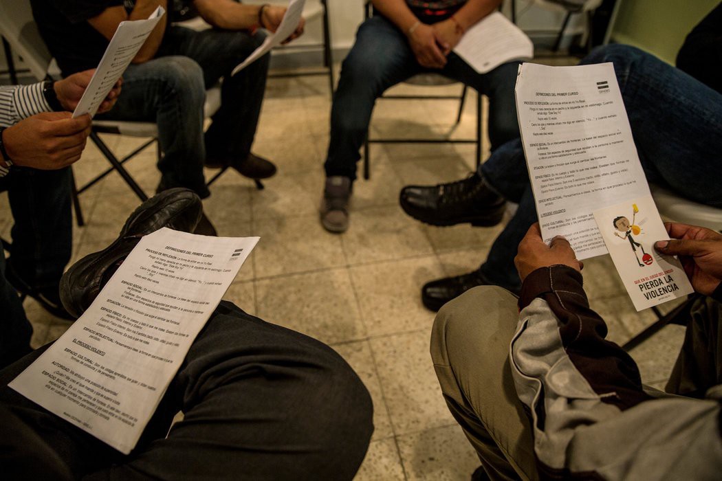 Cómo son los cursos de reeducación de hombres para evitar el machismo | Internacionales