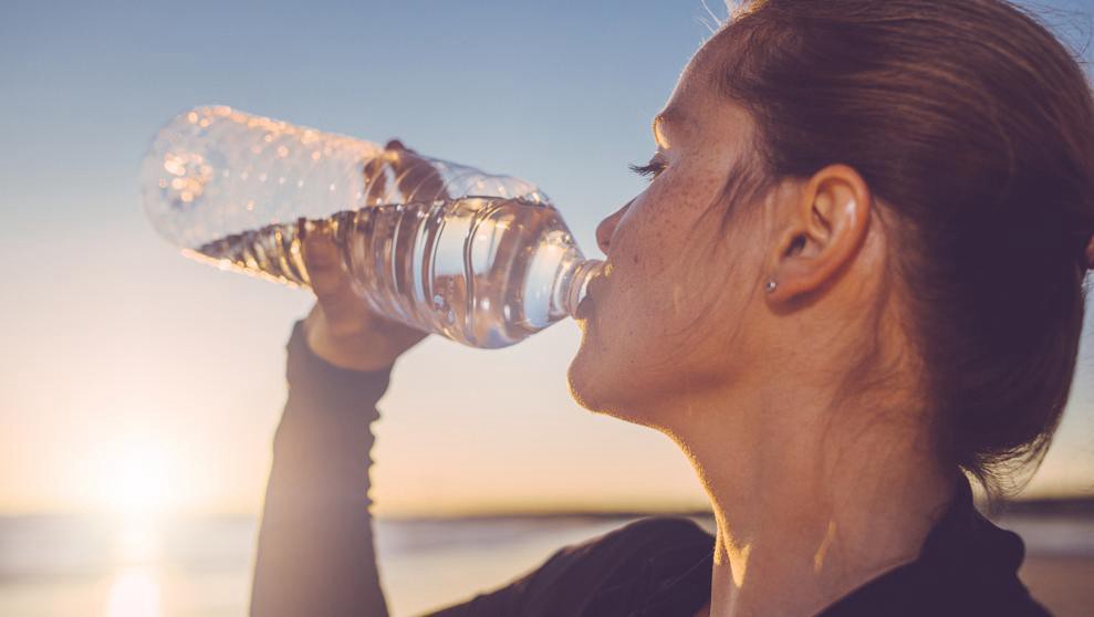 Detectan partículas de plástico en el 93% de las botellas de agua mineral | Internacionales