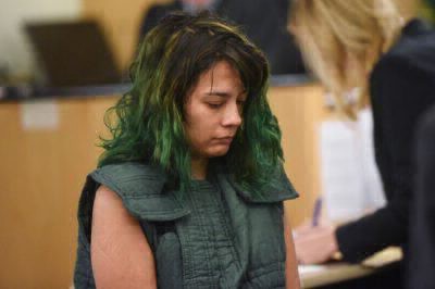 Una chica atacó a su novio con una espada de samurai al descubrir que tenía Tinder | Internacionales