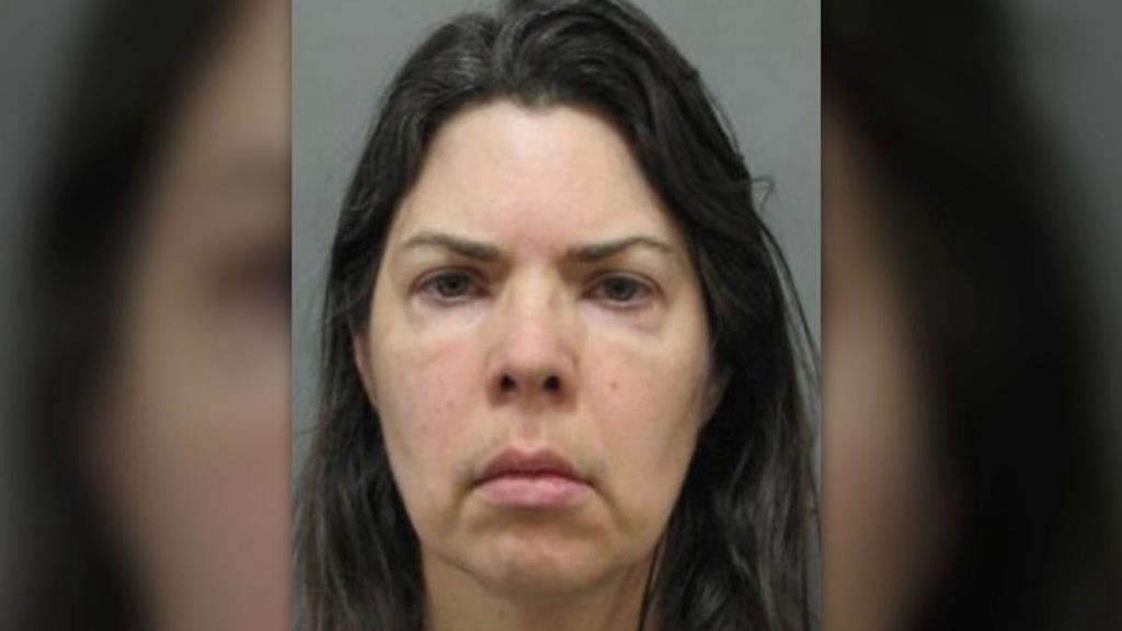 Una mujer intentó decapitar a su hijo autista porque se sentía "abrumada" | Internacionales