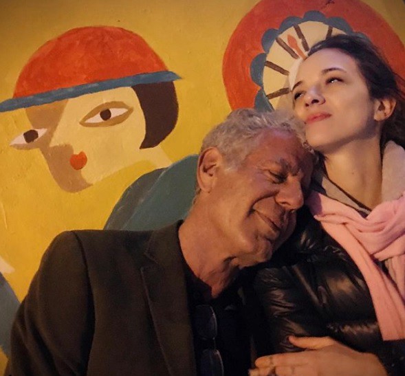 El doloroso mensaje de Asia Argento, novia de Anthony Bourdain | Internacionales