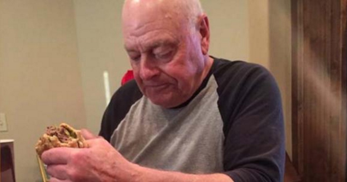 #EsViral: un abuelo cocinó para seis de sus nietos y cinco lo plantaron | Redes