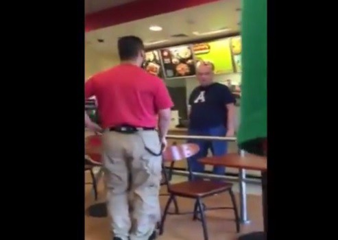 #Viral: el video de una madre insultada por amamantar en público | Redes