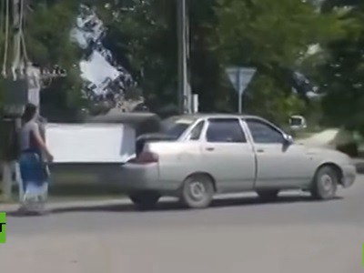 #EsViral cómo tranpsortar una heladera en el baúl de un auto | Redes