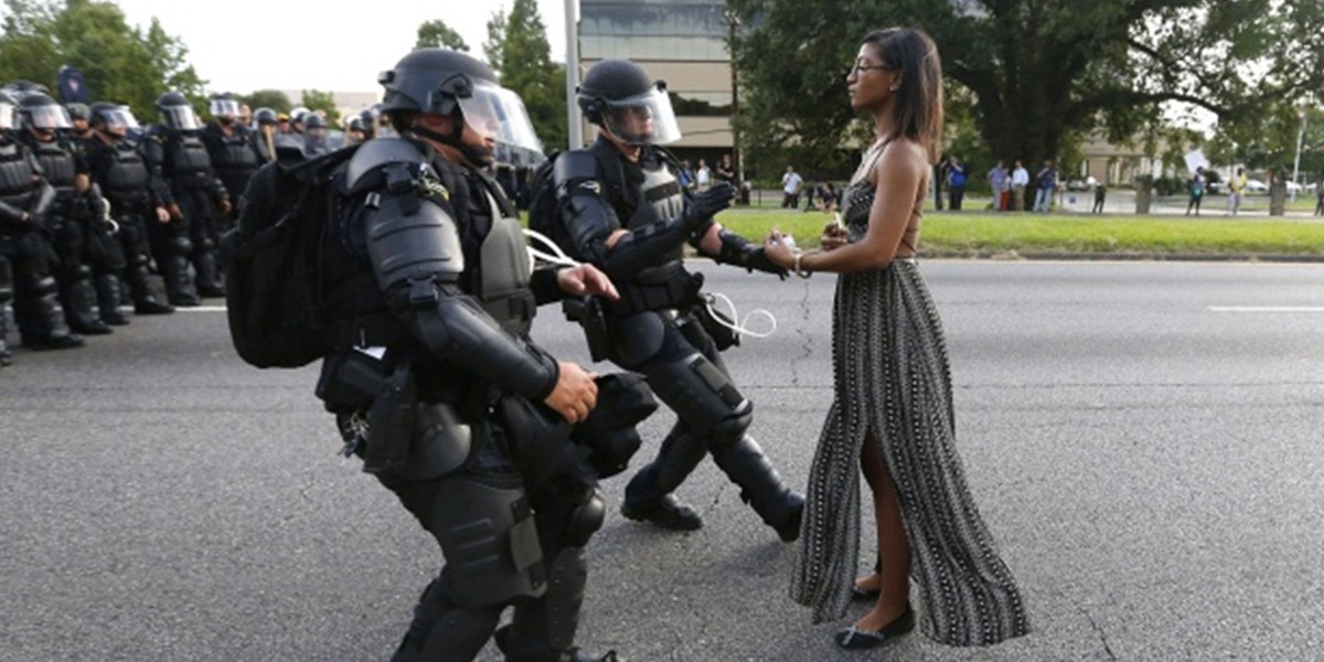 EE.UU.: ¿quién es la mujer que se volvió ícono de las protestas contra la violencia racial? | Redes