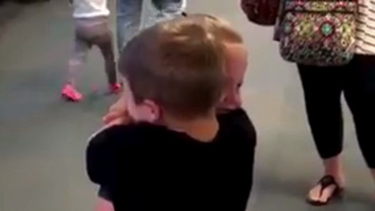 #EsViral el reencuentro de dos "viejos" amigos | Redes