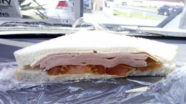 El engaño del sandwich: esto encontró un cliente en un local de comidas rápidas | Redes
