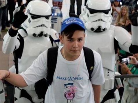 Ezeiza: la fuerza de "Star Wars" cumplió el sueño de un chico enfermo | Redes